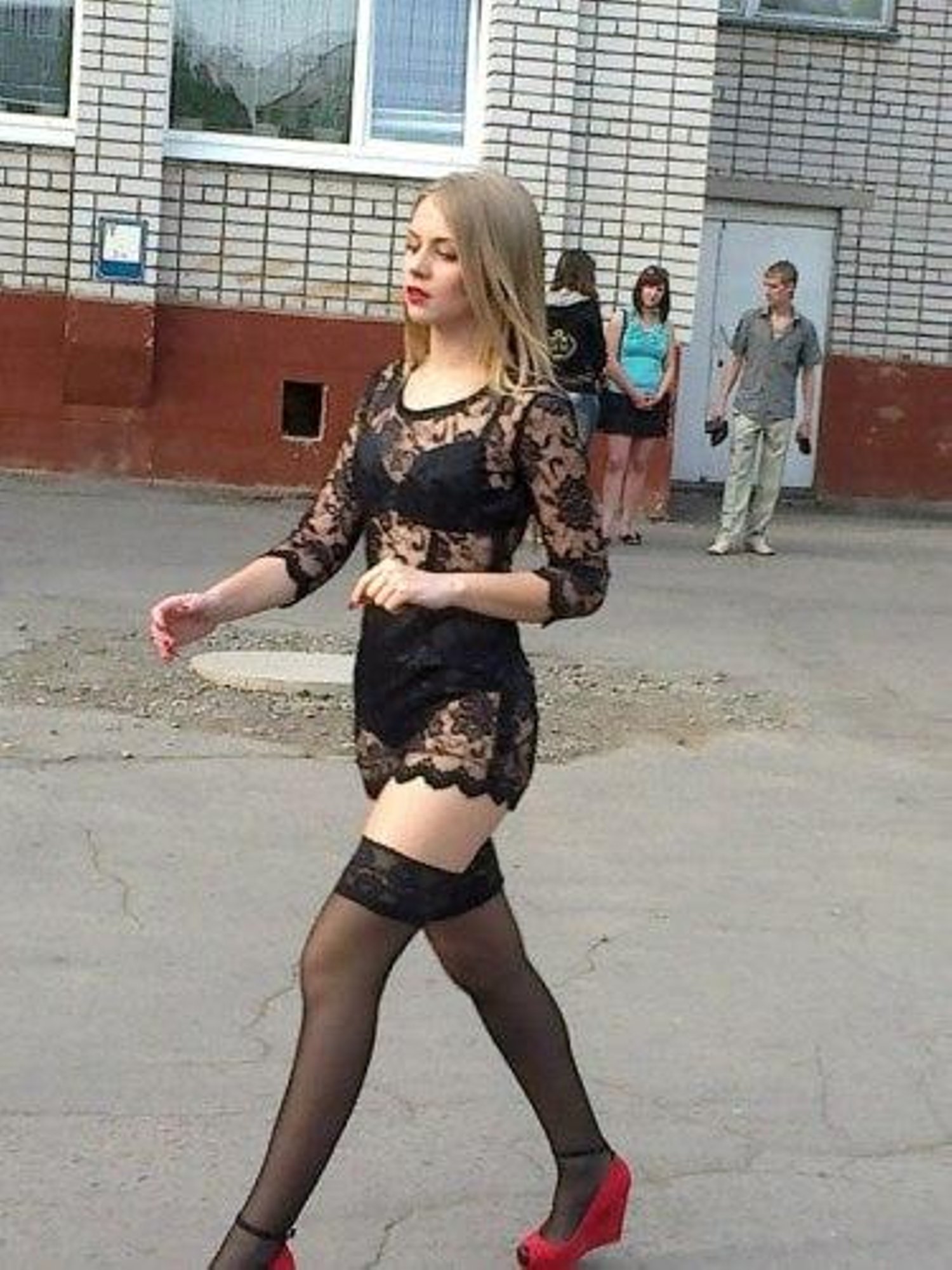 голая выпускница  с Украины объяснила ее поступок - Delfi RU