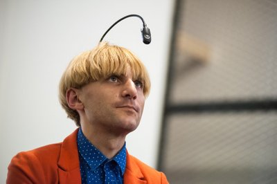 Kiborgas Neilas Harbissonas girdi spalvas