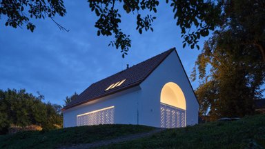 Kaip atrodo architekto namas už 750 tūkst. eurų: dizainą įkvėpė koplyčios idėja, o viduje – altorius