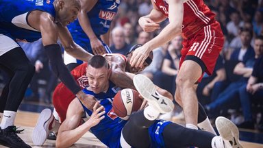 Aistros Adrijos lygoje: sirgaliai mėtė daiktus, „Crvena Zvezda“ paliko aikštę