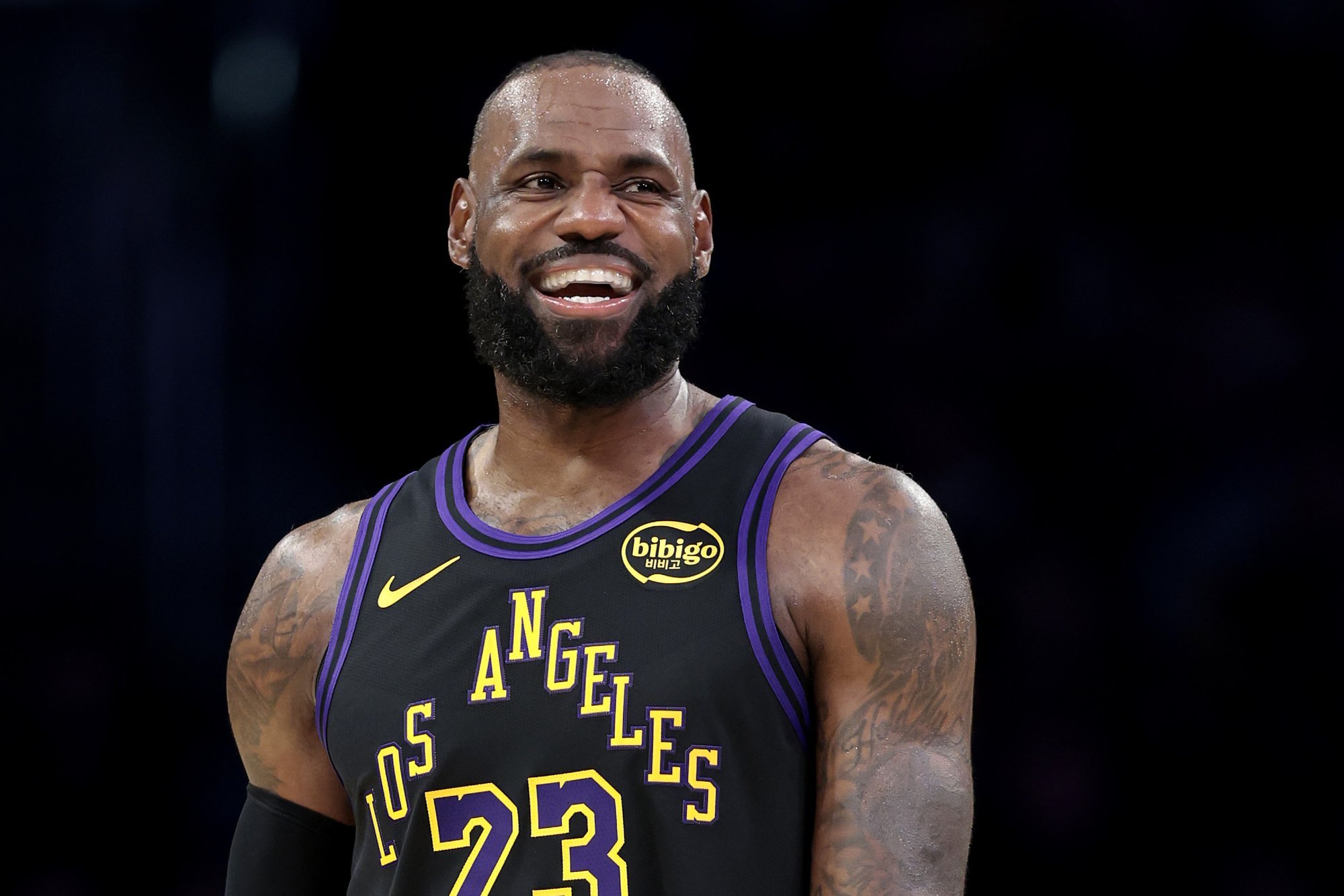 Lithuanian Commentator Urges LeBron James to Speak Out on Ukraine War During Live Broadcast