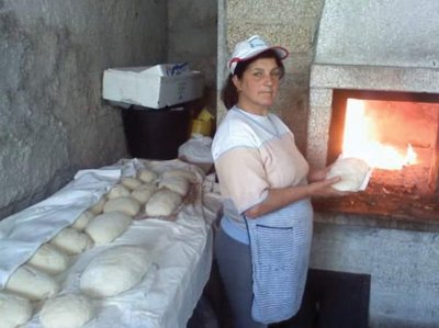 Sandros mama susitvarkė gyvenimą – rado gerą darbą kepykloje, susidėjo tėčio išmuštus dantis, ištekėjo ir gyvena nuostabiame ūkyje.