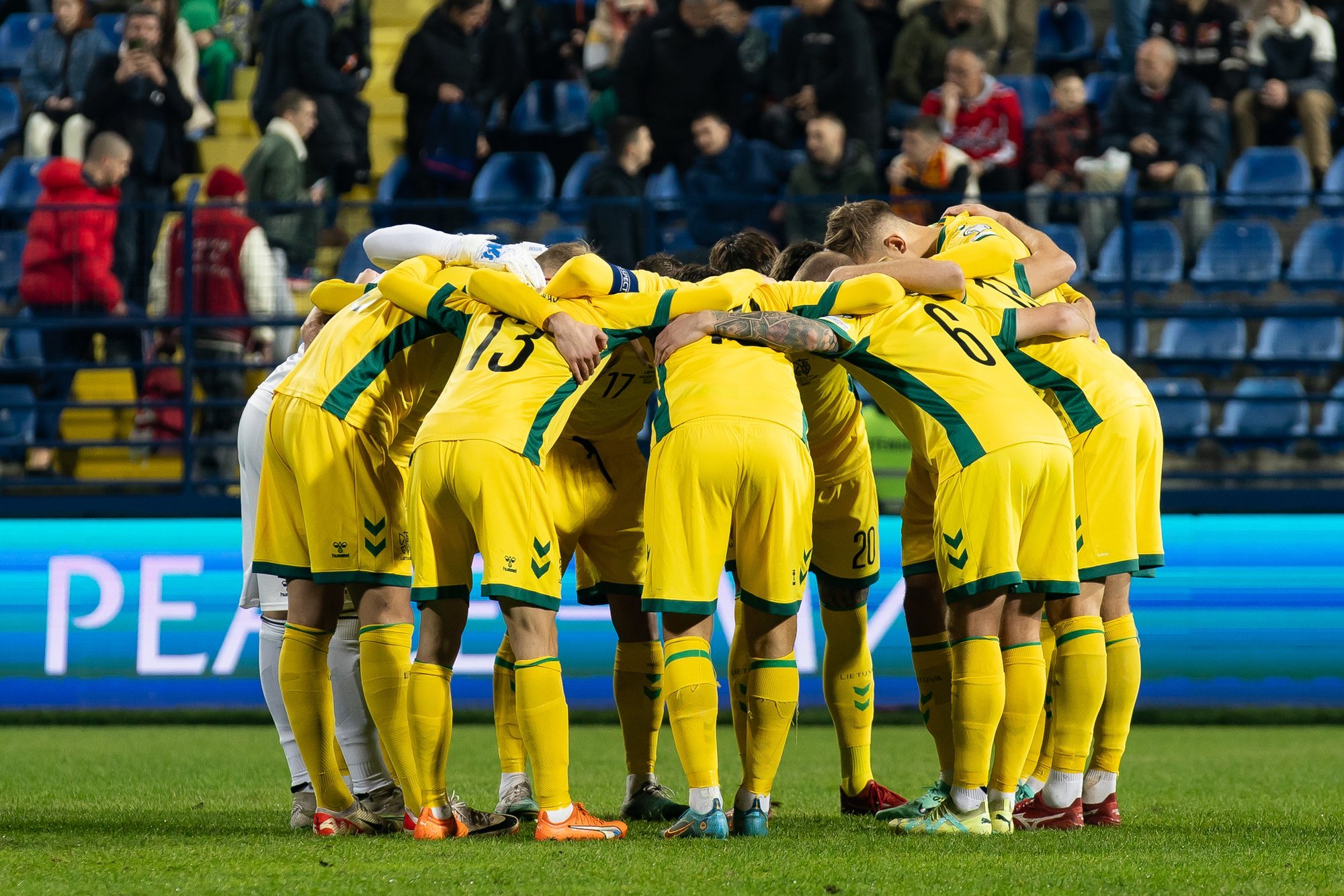Lietuvos vyrų futbolo rinktinė FIFA reitinge išlaikė poziciją, šalia ...