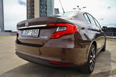 Šiuo metu "Fiat Tipo" siūlomas sedano kėbulu 