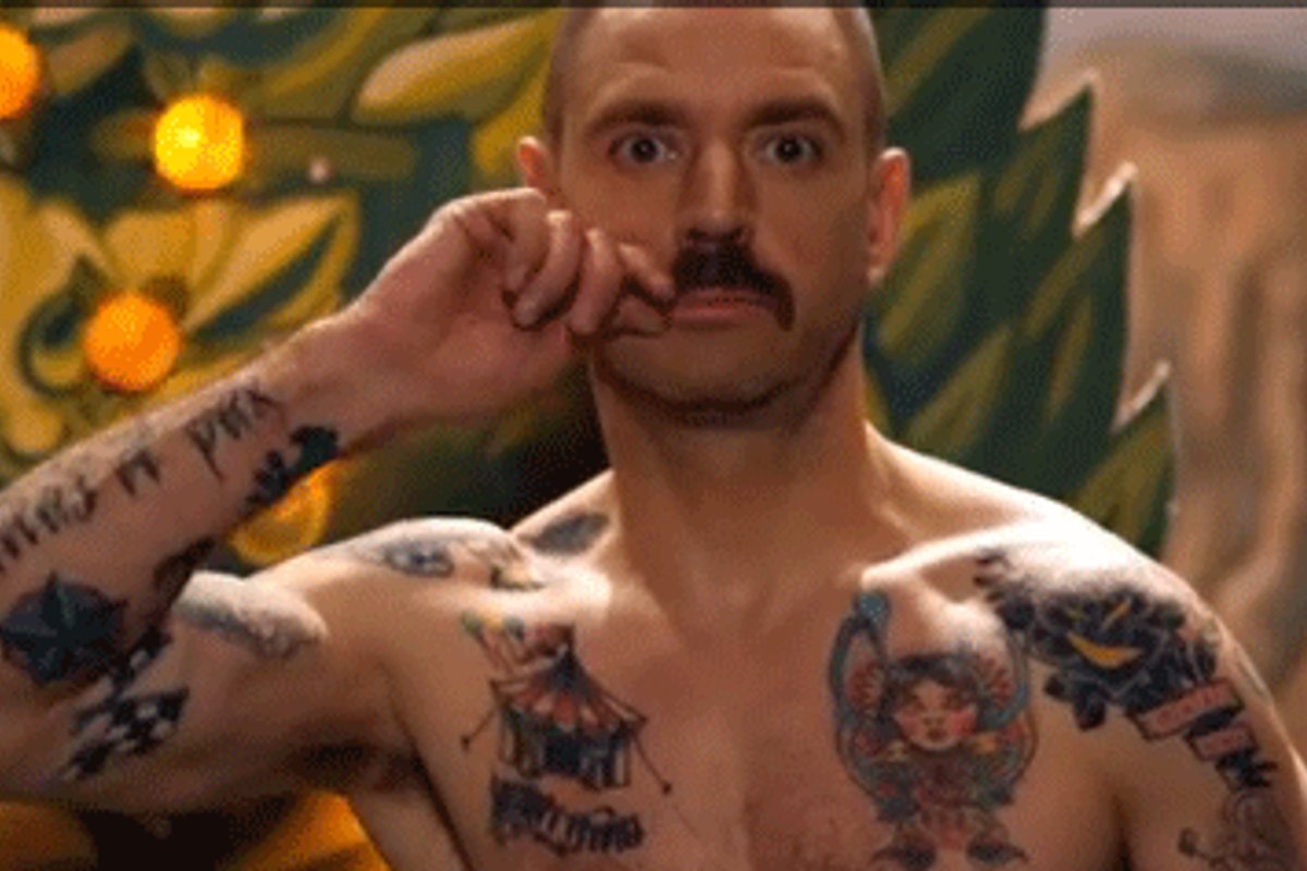 спит пьяная без трусов