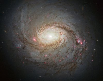 Antarktidoje įsikūrusioje laboratorijoje IceCube mokslininkai aptiko iš galaktikos NGC 1068 atkeliavusius neutrinus. NSF/J. Donenfeld/J. Pairin, IceCube/NSF/NASA/ESA/A. Van der Hoeven nuotr.